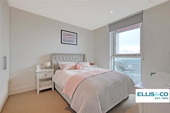 1 Bedroom Apartment For Sale In Daneland Walk, London, N17