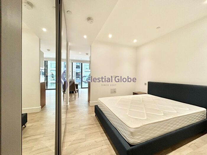 Studio To Rent In Neroli House, Piazza Walk, London, E1