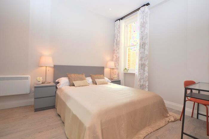 Flat To Rent In Rye Lane London, SE15