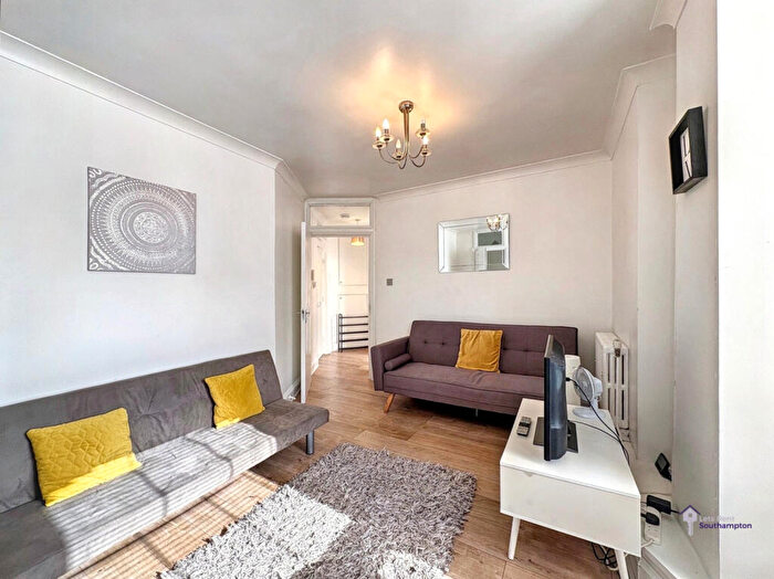 2 Bedroom Flat To Rent In Atlantic Mansions, Southampton, SO14