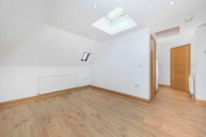 1 Bedroom Flat To Rent In Ossulton Way, London, N2