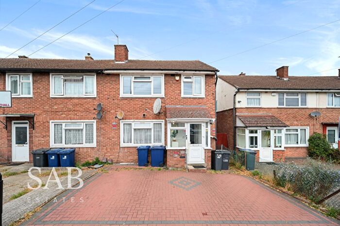 6 Bedroom End Of Terrace House For Sale In Allenby Road, Southall, UB1