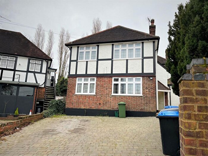 4 Bedroom Flat To Rent In Hayland Close, Kingsbury, NW9