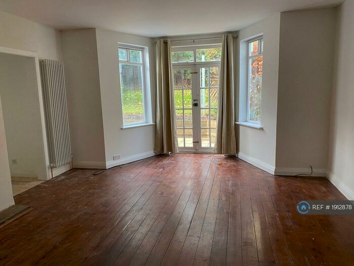 2 Bedroom Flat To Rent In Thorpewood Avenue, Forest Hill, SE26