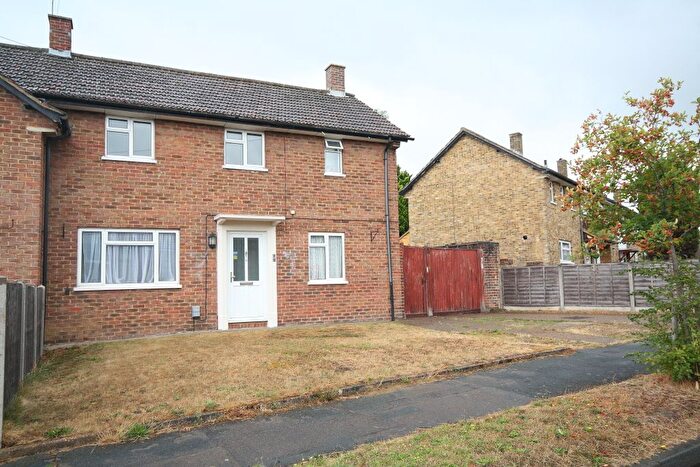 3 Bedroom Semi-Detached House To Rent In Hawthorn Road, Woking, GU22