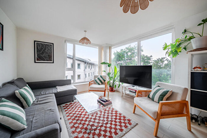 2 Bedroom Flat For Sale In New Cross Road, New Cross, London, SE14