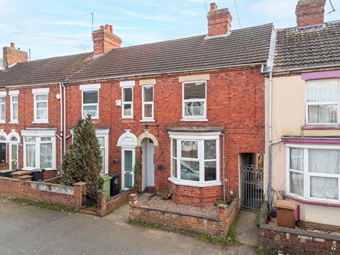 2 Bedroom Terraced House For Sale In Lister Road, Wellingborough, NN8