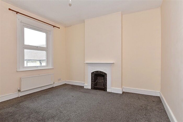 4 Bedroom Flat For Sale In Canterbury Street, Gillingham, Kent, ME7
