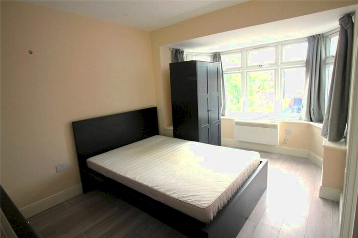 1 Bedroom Studio To Rent In Bideford Avenue, Perivale, Greenford, UB6
