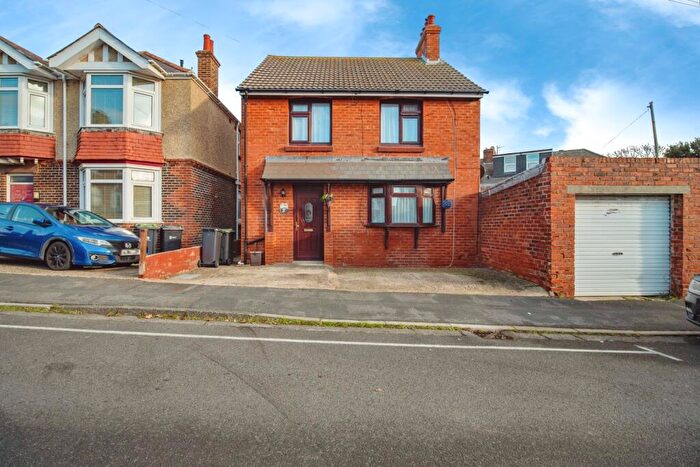 3 Bedroom Detached House For Sale In Wardcliffe Road, Weymouth, Dorset, DT4