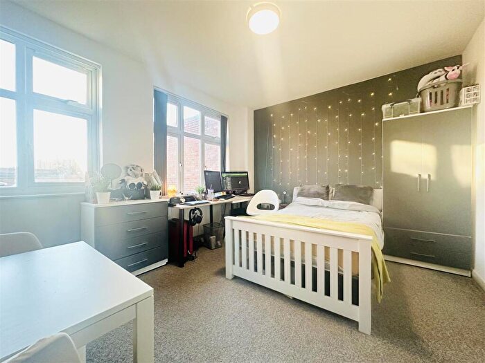 1 Bedroom Flat To Rent In Sherwin Road, Nottingham, NG7