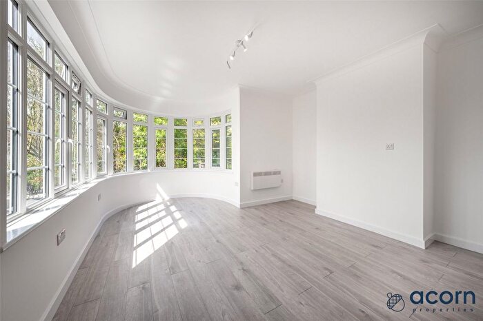 3 Bedroom Flat To Rent In Edgware Court, High Street, Edgware, HA8