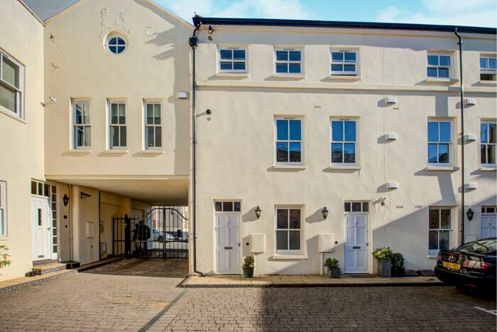 1 Bedroom Apartment To Rent In Chapel Court, Leamington Spa, CV32