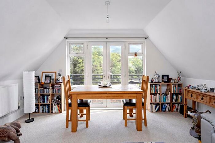 2 Bedroom Flat For Sale In Forest Road, Effingham Junction, Leatherhead, KT24