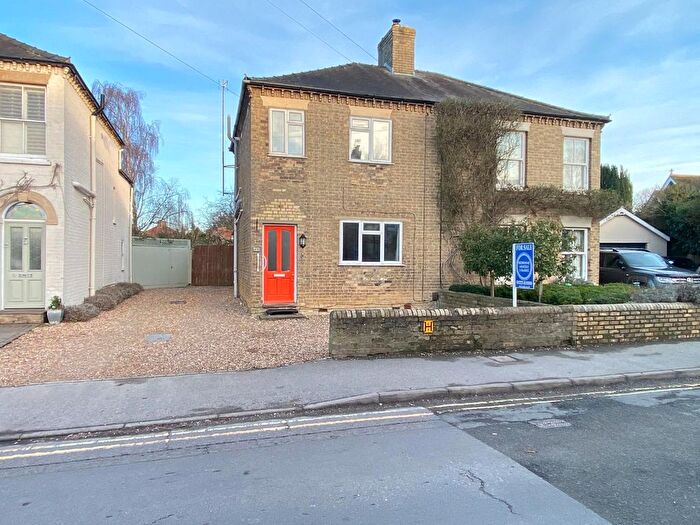 3 Bedroom Semi Detached House For Sale In Station Road, Histon, Cambridge, CB24