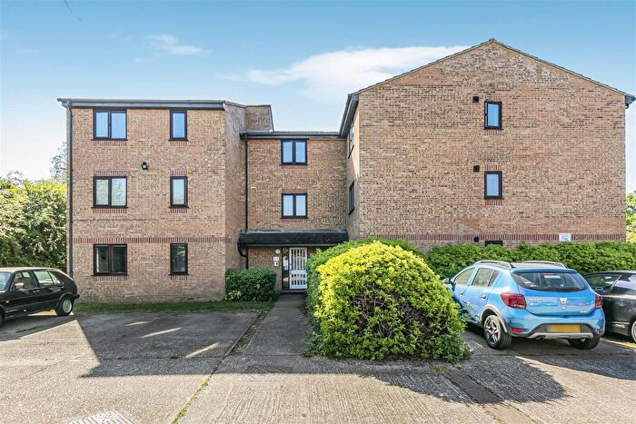 2 Bedroom Apartment For Sale In Moorymead Close, Watton At Stone, SG14