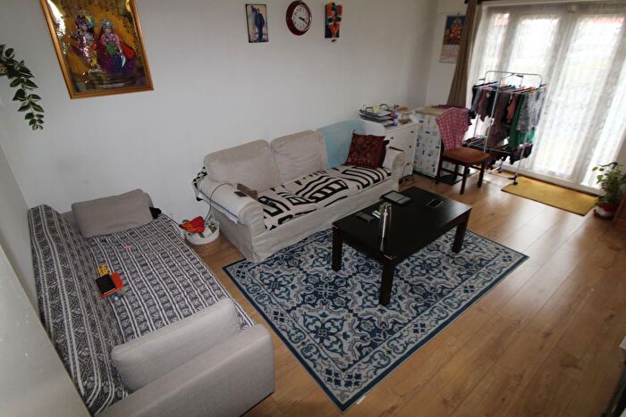 2 Bedroom Flat To Rent In Hadfield Close, Southall, UB1
