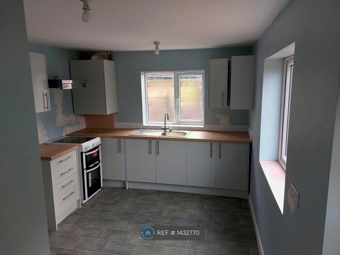 3 Bedroom Semi-Detached House To Rent In Saffron Street, Bletchley, Milton Keynes, MK2