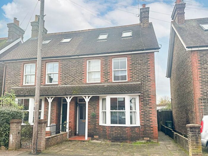 4 Bedroom Semi Detached House For Sale In Swindon Road, Horsham, RH12