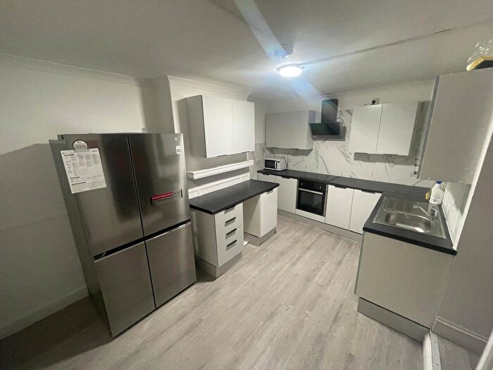 5 Bedroom End Of Terrace House To Rent In Mossford Street, London, E3