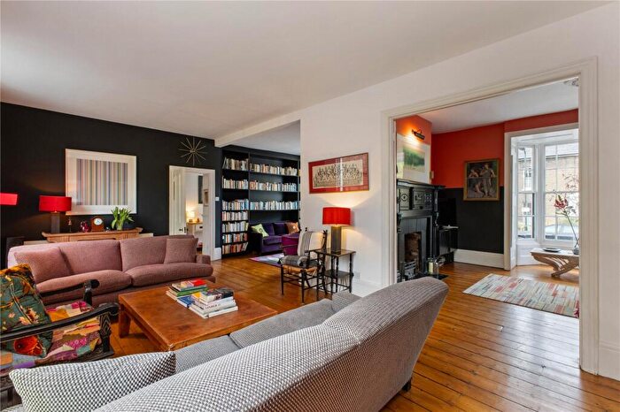 6 Bedroom End Of Terrace House For Sale In Malvern Road, London, E8