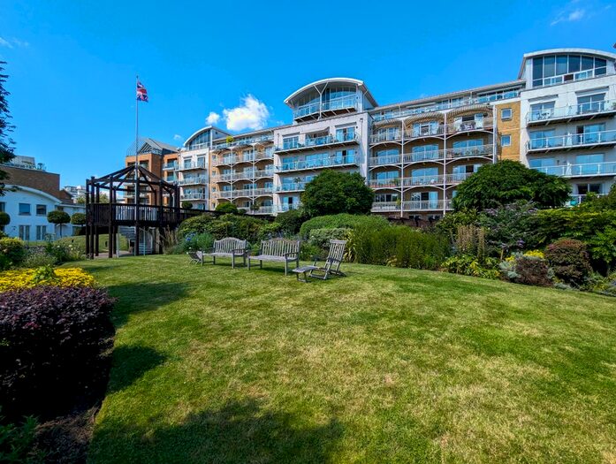 2 Bedroom Flat To Rent In Kew Bridge Road, Brentford, TW8