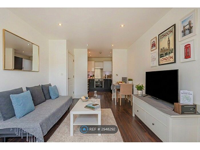 1 Bedroom Flat To Rent In Newton Court, London, E3