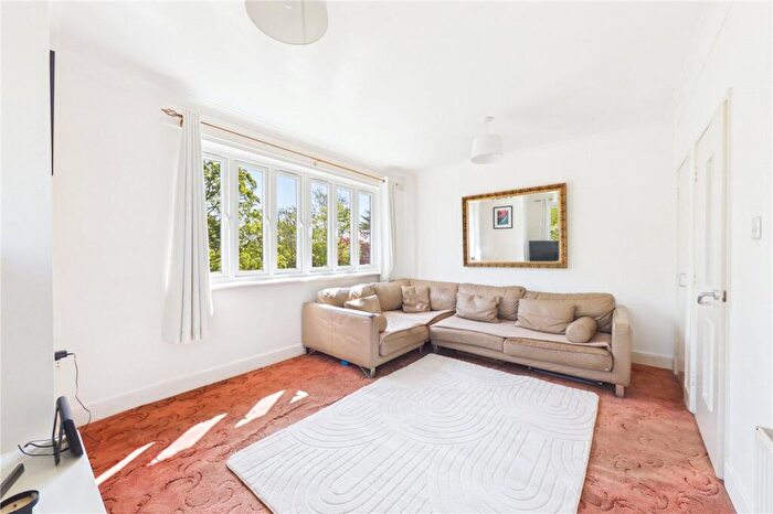 1 Bedroom Apartment For Sale In New River Way, London, N4