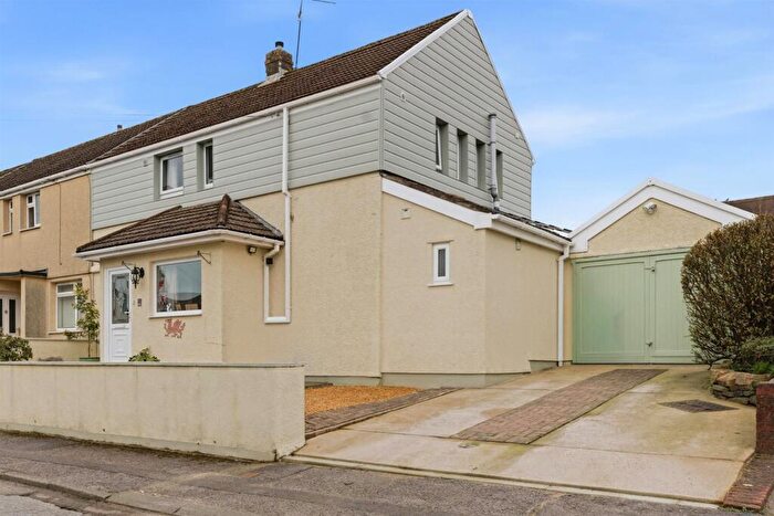 3 Bedroom End Of Terrace House For Sale In Glosters Parade, New Inn, Pontypool, NP4