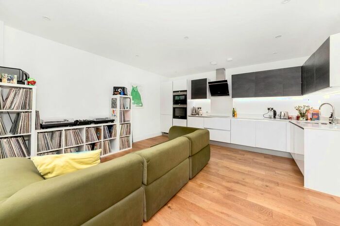 1 Bedroom Flat To Rent In Crystal Palace Road, East Dulwich, London, SE22
