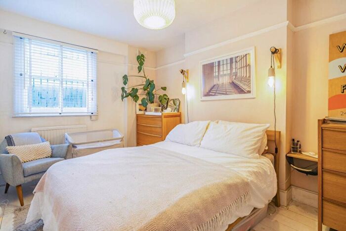 2 Bedroom Flat For Sale In Gipsy Hill, Crystal Palace, SE19