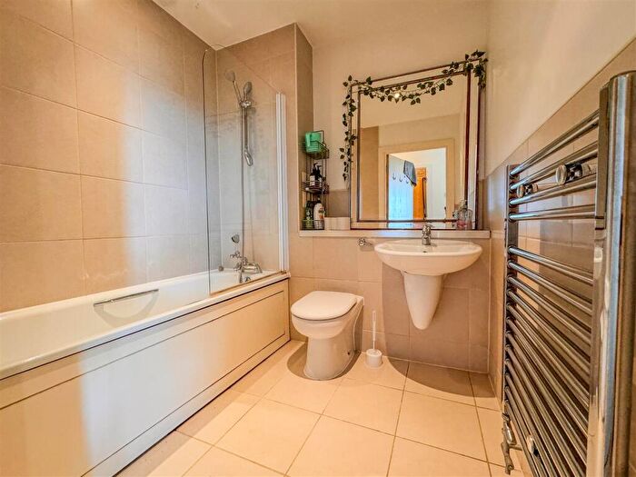 2 Bedroom Flat For Sale In Angel Lane, London, E15