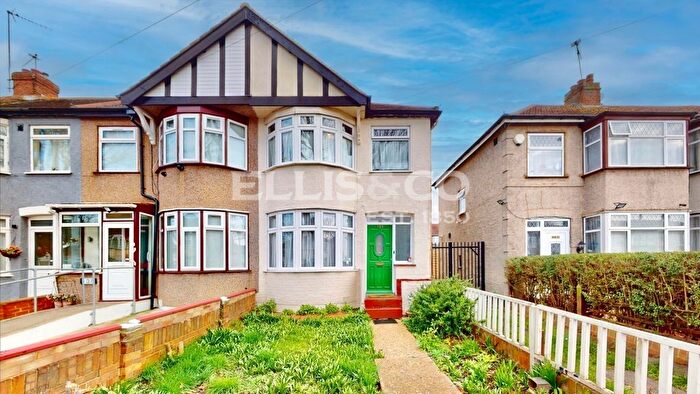 2 Bedroom End Terrace House For Sale In Rutland Road, Southall, UB1