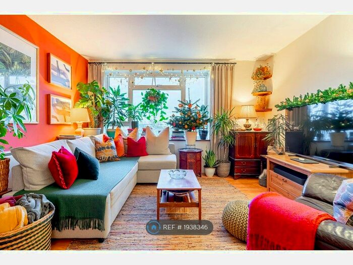 2 Bedroom Flat To Rent In Parkdale, London, N11