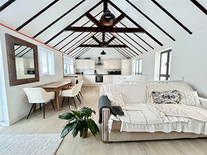 2 Bedroom House To Rent In Maidenhead Yard, Hertford, SG14