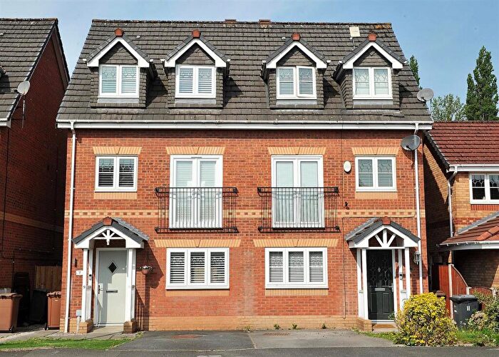 4 Bedroom Semi-Detached House For Sale In Sandywarps Irlam, M44