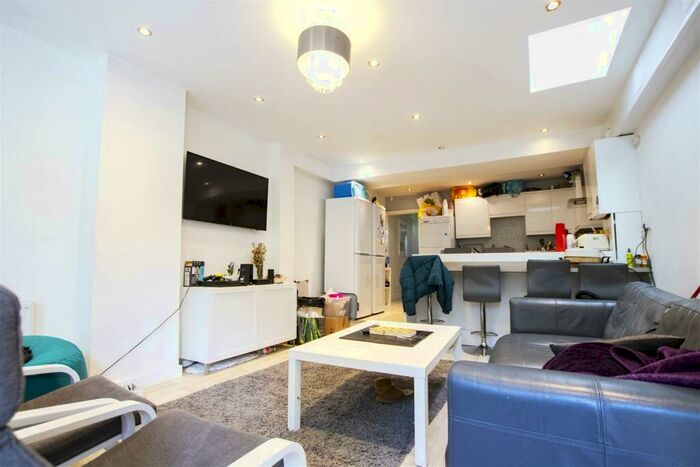 6 Bedroom House To Rent In Heeley Road, Birmingham, B29