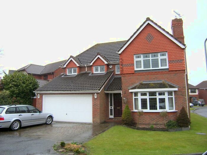 4 Bedroom Detached House To Rent In Holyhead Close, Hailsham, BN27