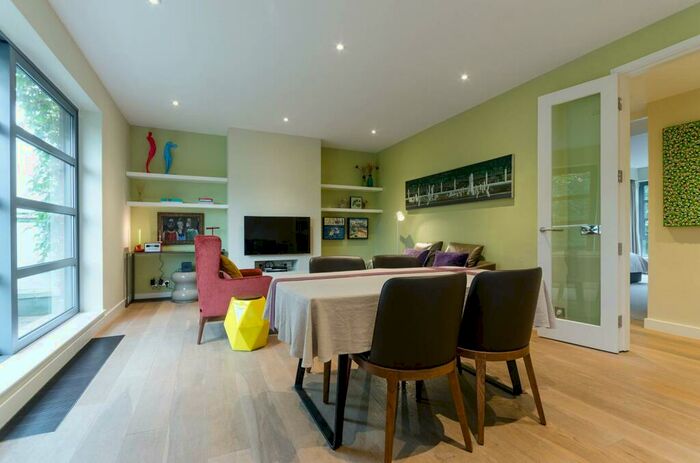 2 Bedroom Flat To Rent In Haverstock Hill, Hampstead, London, NW3