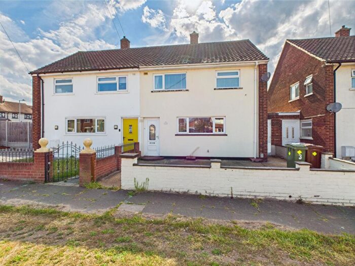3 Bedroom Semi-Detached House For Sale In Silverwood Close, Grays, RM16