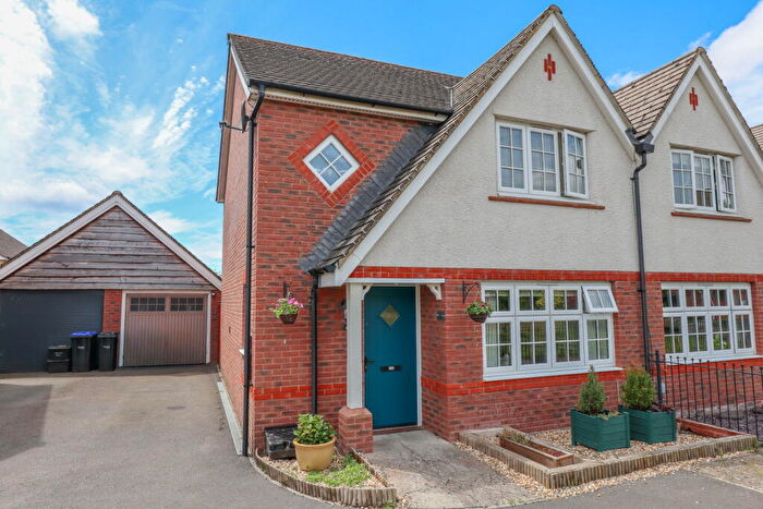 3 Bedroom Semi-Detached House For Sale In York Road, Calne, SN11