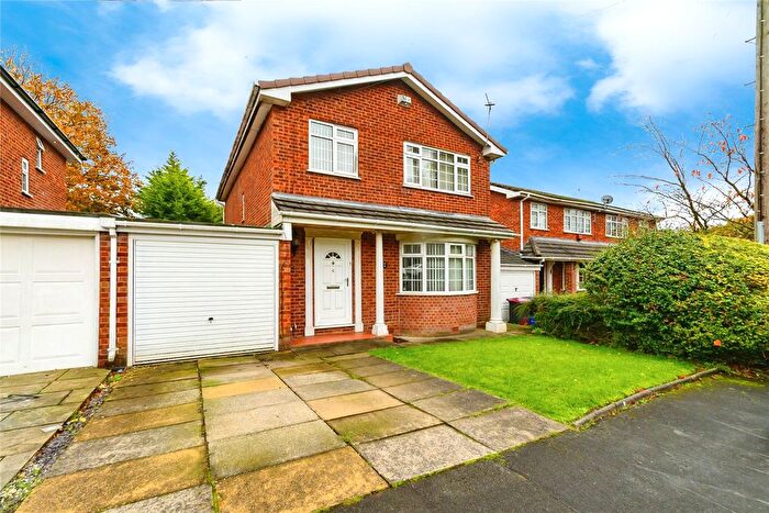 4 Bedroom Link Detached House For Sale In Mere Fold, Manchester, Lancashire, M28