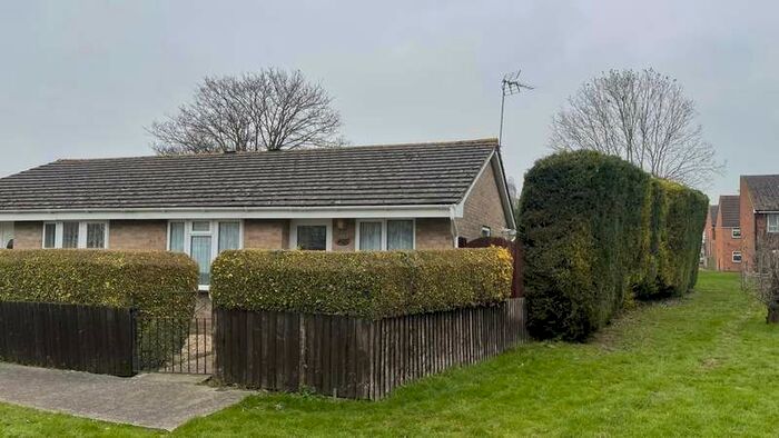 2 Bedroom Semi-Detached Bungalow To Rent In Magdalen Way, Worle, BS22