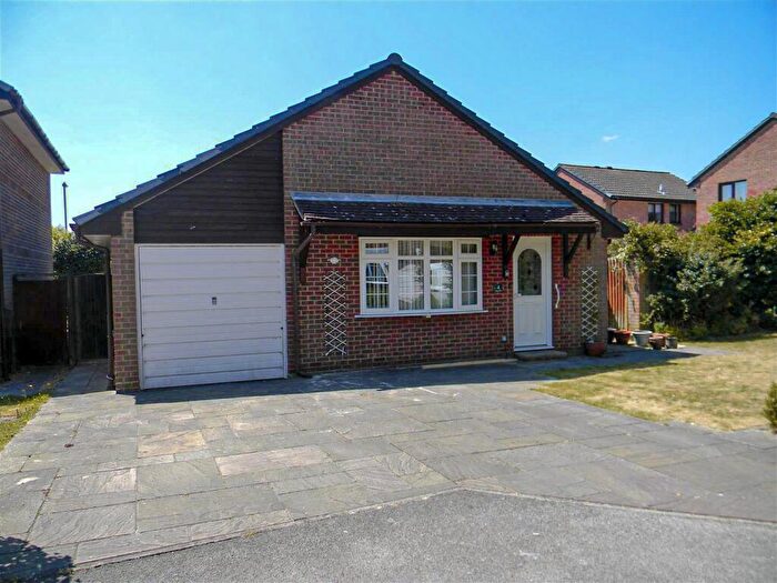 3 Bedroom Detached Bungalow To Rent In Clover Close, Locks Heath, SO31