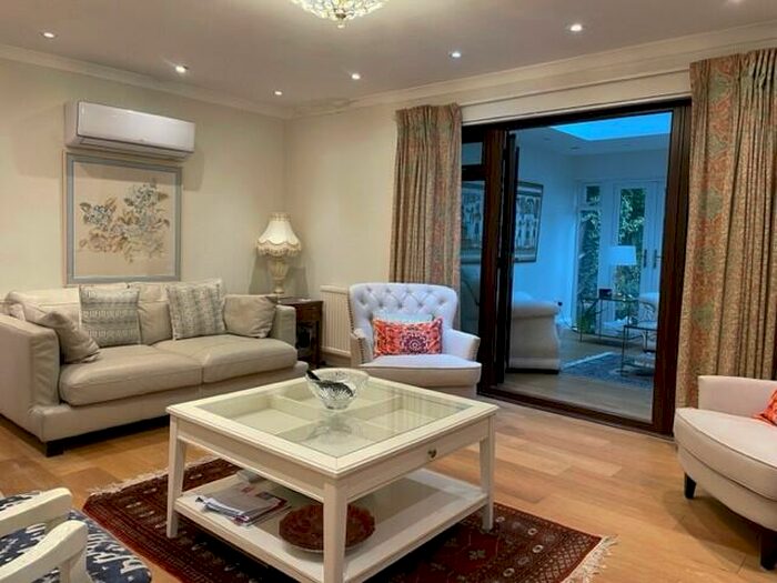 3 Bedroom Bungalow To Rent In Leatherhead, KT22