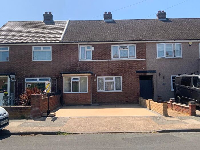 3 Bedroom Terraced House For Sale In Ambleside Avenue, Elm Park, Hornchurch, Essex, RM12