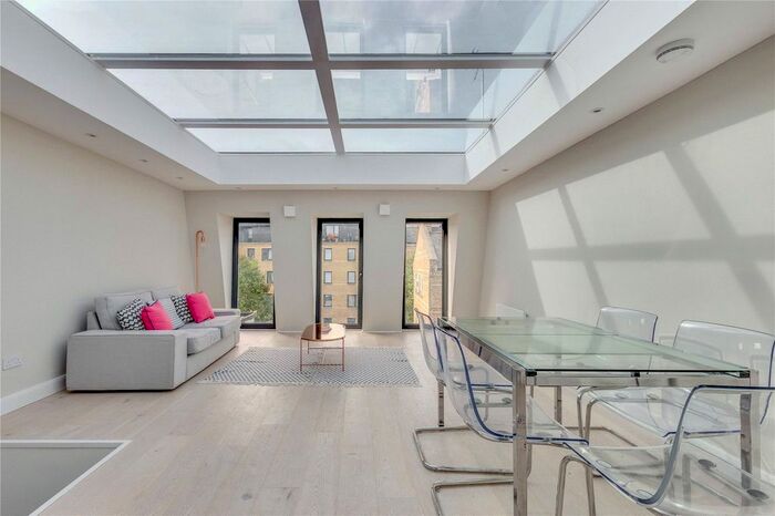 3 Bedroom Flat To Rent In Westmoreland Terrace, London, SW1V