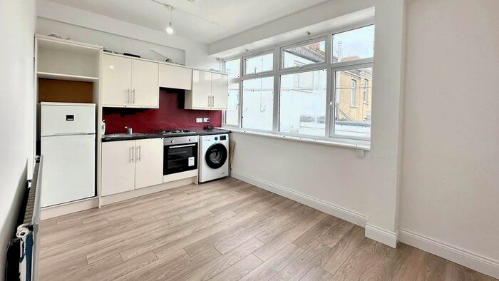 1 Bedroom Flat To Rent In Commercial Road, Swindon, SN1