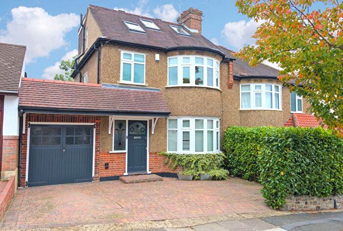 4 Bedroom Semi-Detached House For Sale In Hillside Gardens, Barnet, EN5