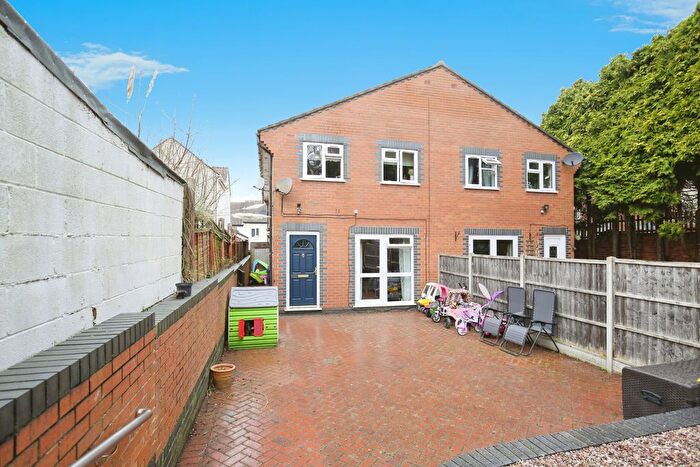 3 Bedroom Town House For Sale In Long Street, Dordon, Tamworth, B78